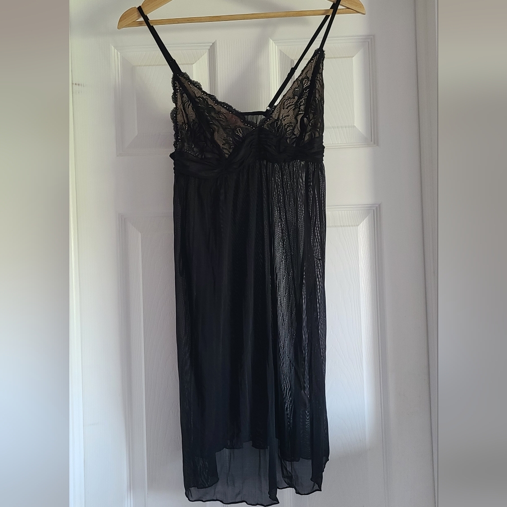 Triumph black night dress